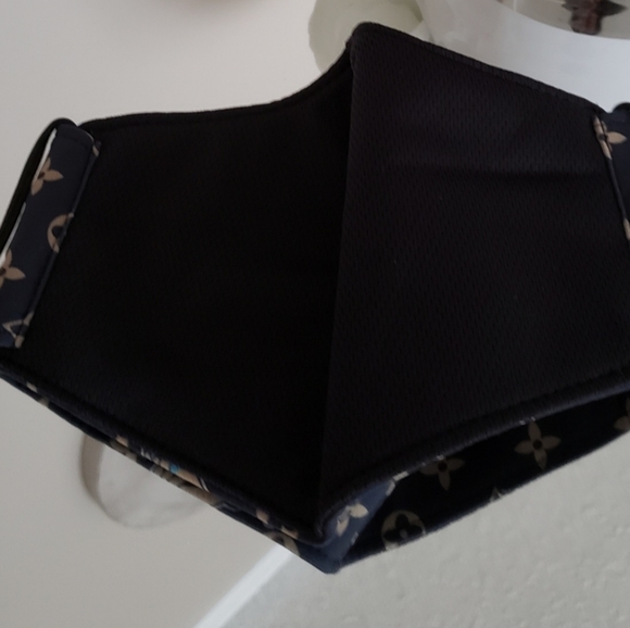 Designer Face Mask - LAST ONE! 🤎 - Picture 3 of 3